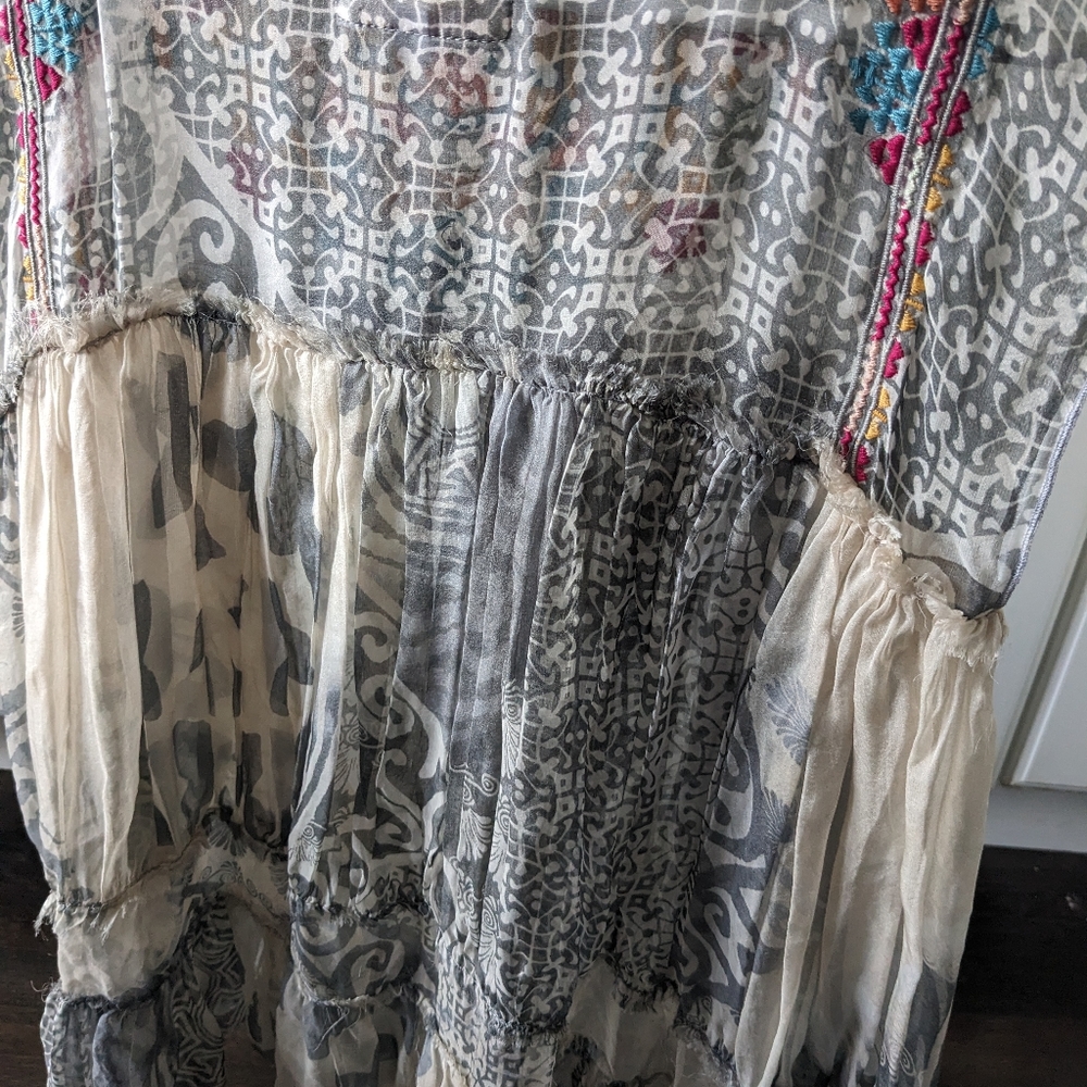 Johnny Was Biya Inka Silk Sheer Embroidered  Gray and Cream Too/Blouse XS - Picture 7 of 8